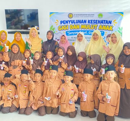 Penyuluhan kesehatan gigi dan mulut anak di MI Roudlotut Tholibin