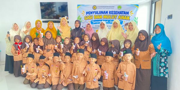 Penyuluhan kesehatan gigi dan mulut anak di MI Roudlotut Tholibin