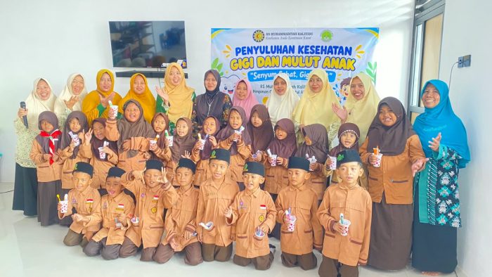 Penyuluhan kesehatan gigi dan mulut anak di MI Roudlotut Tholibin