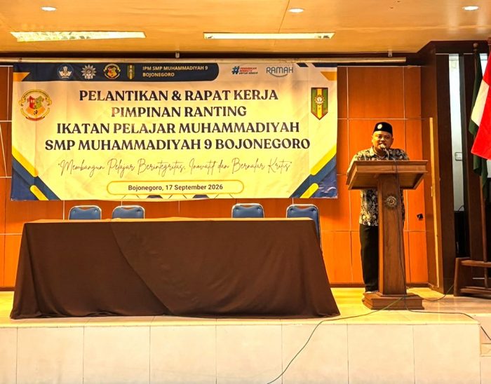 Sambutan Kepala SMP Muhammadiyah 9 Bojonegoro dipotret oleh Ibu Ida Lestari, S.Pd.