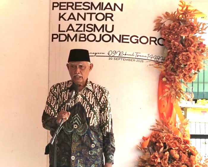 Drs. Suwito, M.Si, Ketua PD Muhammadiyah Bojonegoro saat peresmian kantor baru Lazismu