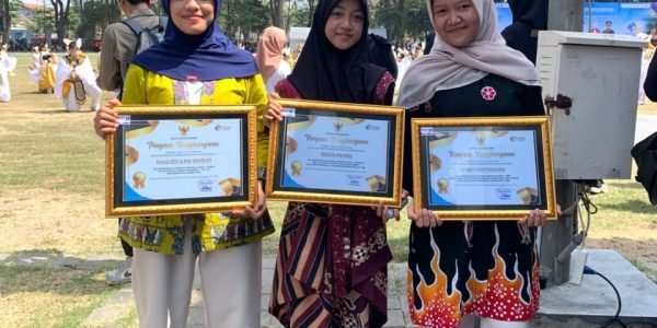 Atlit Tapak Suci Bojonegoro terima penghargaan sebagai masyarakat berprestasi