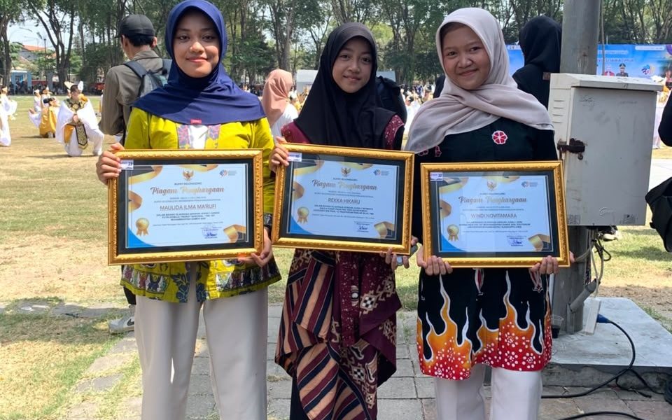 Atlit Tapak Suci Bojonegoro terima penghargaan sebagai masyarakat berprestasi