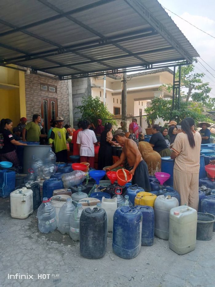 Bantuan air bersih dari Himabo UM dan Lazismu Bojonegoro