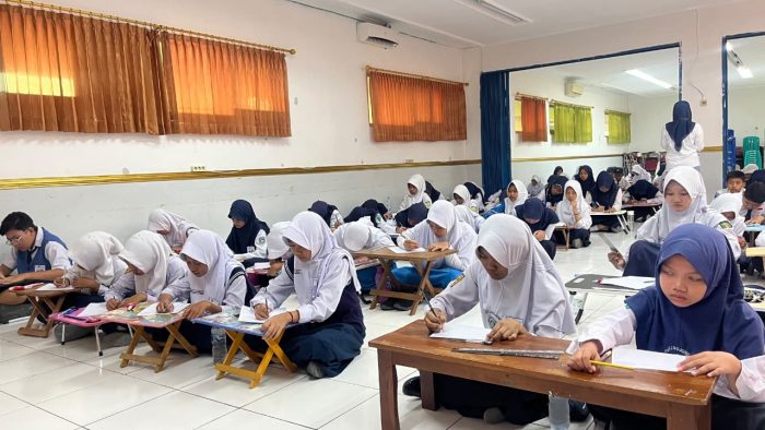 Proses lomba menulis cerita fiksi HJB ke-349. Dipotret oleh panitia lomba menulis cerita fiksi