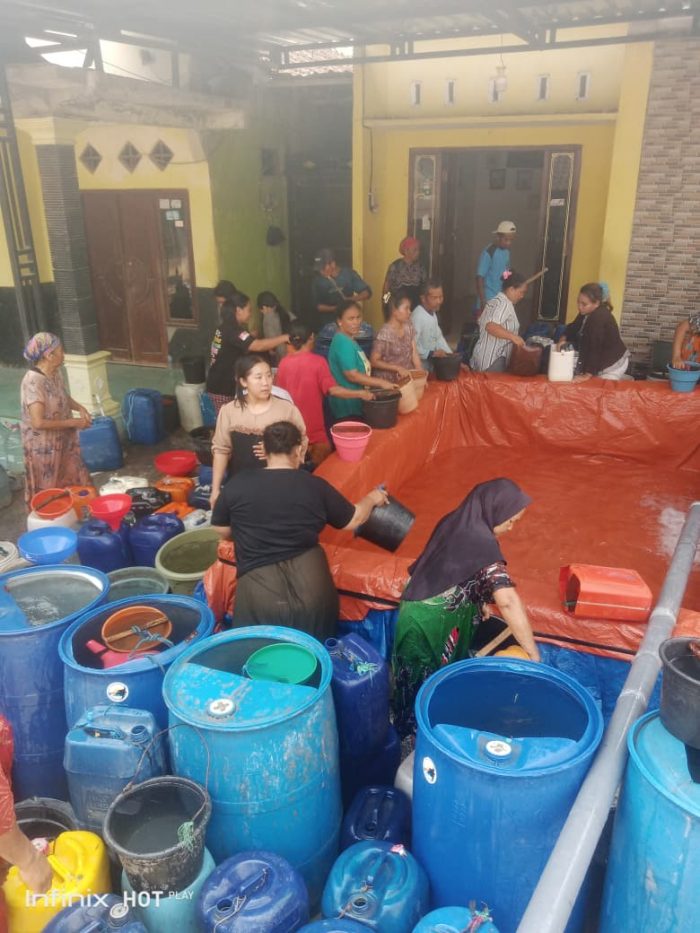 Penyaluran air bersih di desa Sumberharjo Kec. Sumberrejo
