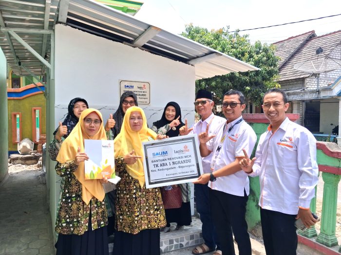 Penyerahan bantuan renovasi MCK TK ABA 1 Ngrandu Kedungadem
