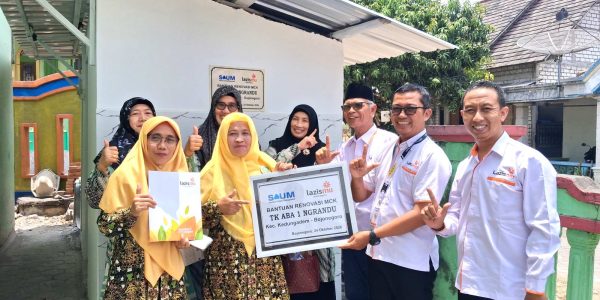 Penyerahan bantuan renovasi MCK TK ABA 1 Ngrandu Kedungadem_