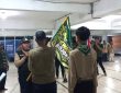 Penyerahan bendera Kontingen Kwarda Bojonegoro oleh Ketua Kwarda Hizbul Wathan Bojonegoro pada Ketua Kontingen. (Cebeng Alhudayatul Ustadza)