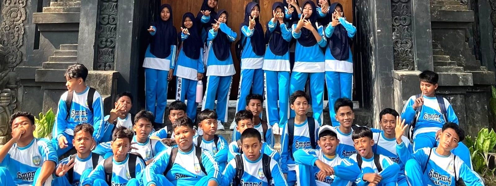 Siswa SMP Muhammadiyah 4 Balen melaksanakan kegiatan outing class ke Kayangan Api