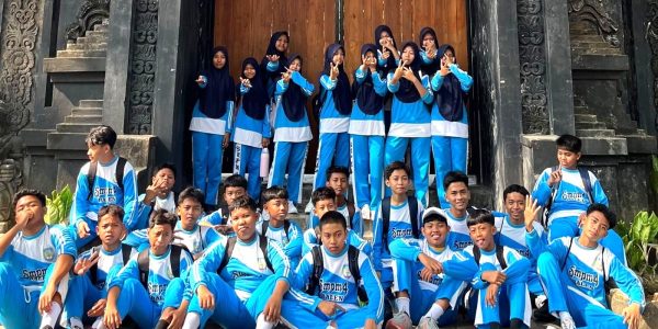 Siswa SMP Muhammadiyah 4 Balen melaksanakan kegiatan outing class ke Kayangan Api