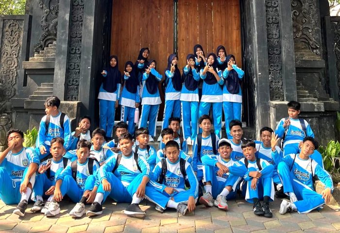 Siswa SMP Muhammadiyah 4 Balen melaksanakan kegiatan outing class ke Kayangan Api